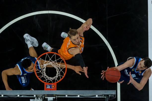 凭借惊艳的 凭借惊艳的